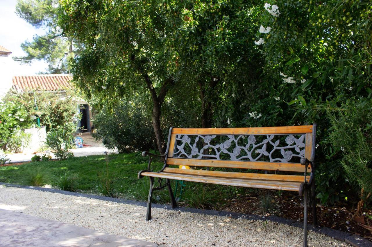 Eti And Mia Holiday Apartments Muntić Εξωτερικό φωτογραφία