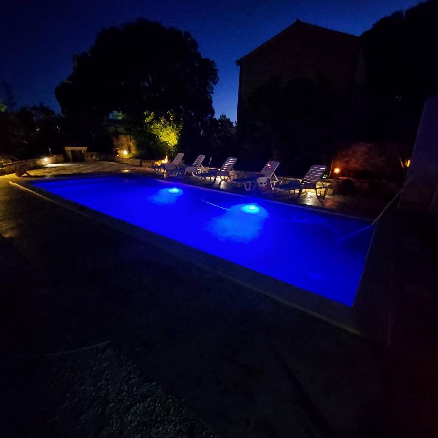 Eti And Mia Holiday Apartments Muntić Εξωτερικό φωτογραφία